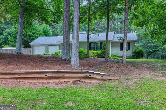 3735 Creekwood Drive, Loganville, GA 30052