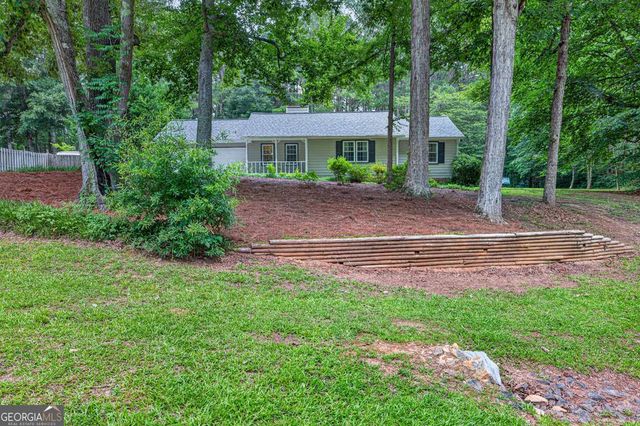 3735 Creekwood Drive, Loganville, GA 30052