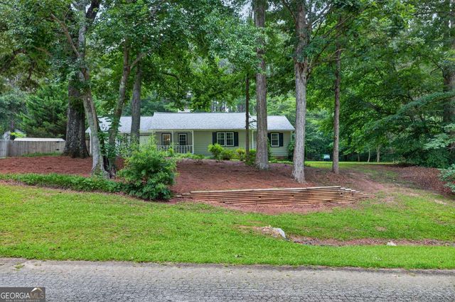 3735 Creekwood Drive, Loganville, GA 30052