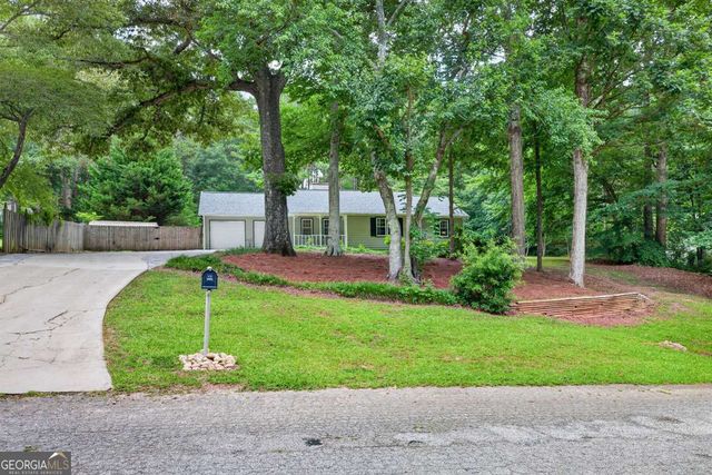 3735 Creekwood Drive, Loganville, GA 30052