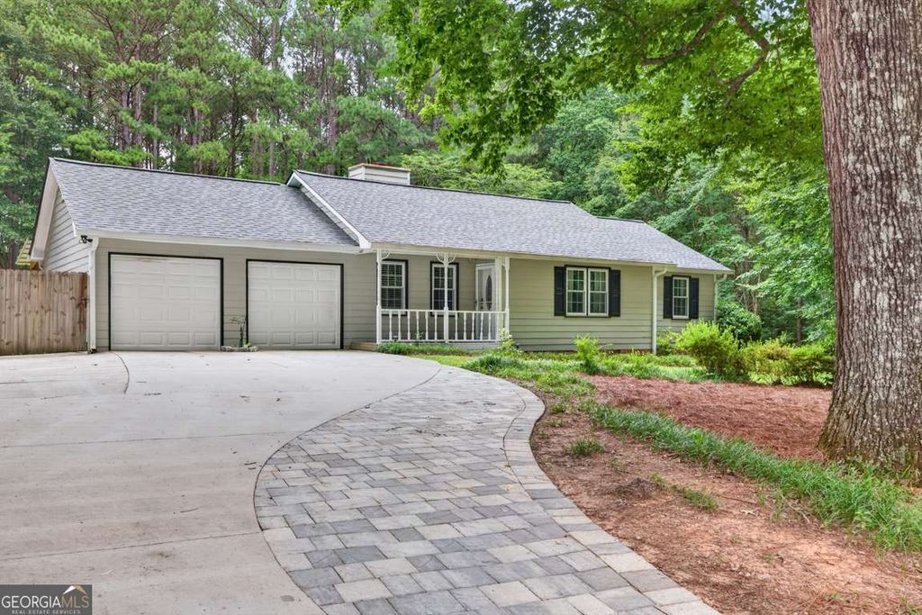 3735 Creekwood Drive, Loganville, GA 30052