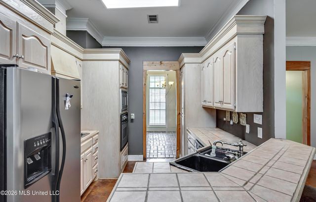 2023 Matthews Drive, Richland, MS 39218