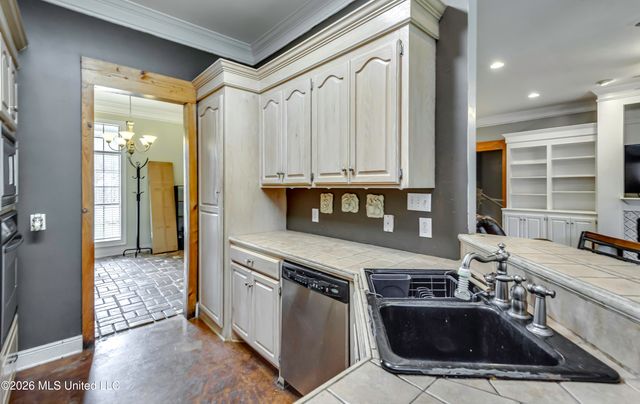 2023 Matthews Drive, Richland, MS 39218