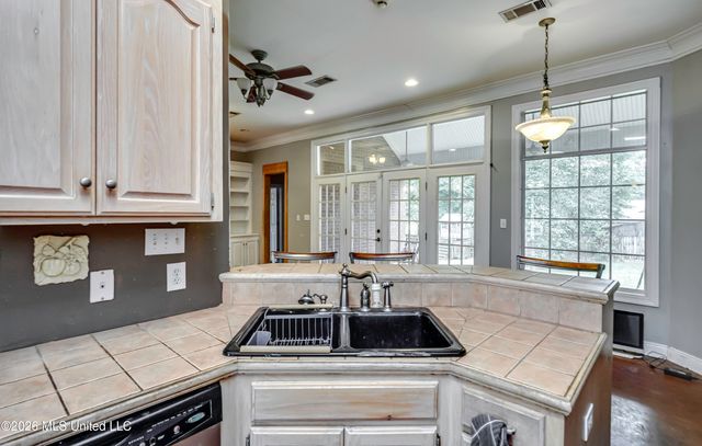 2023 Matthews Drive, Richland, MS 39218