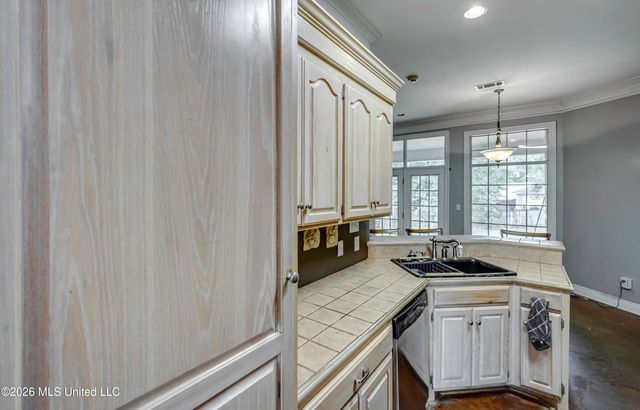 2023 Matthews Drive, Richland, MS 39218