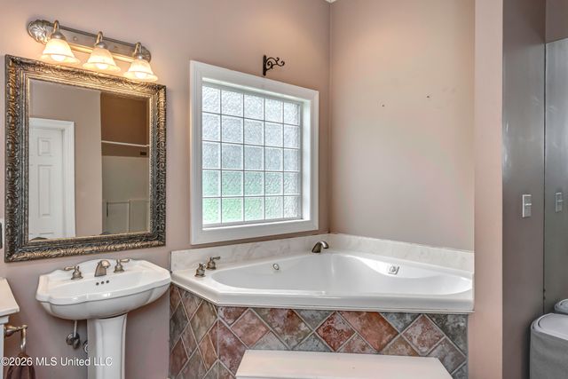 2023 Matthews Drive, Richland, MS 39218