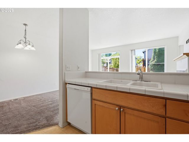 17376 Sw BILES Ln, Beaverton, OR 97003