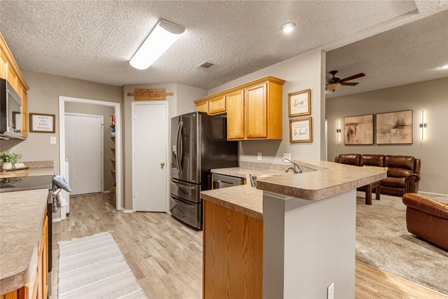 817 Amber Drive, Saginaw, TX 76179