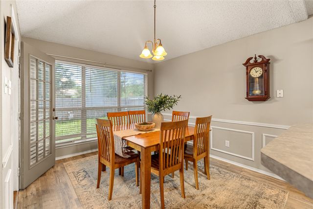 817 Amber Drive, Saginaw, TX 76179