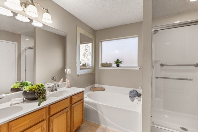 817 Amber Drive, Saginaw, TX 76179