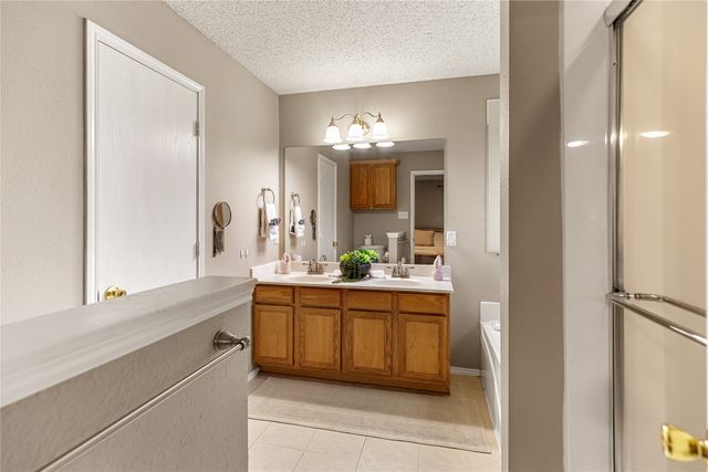 817 Amber Drive, Saginaw, TX 76179