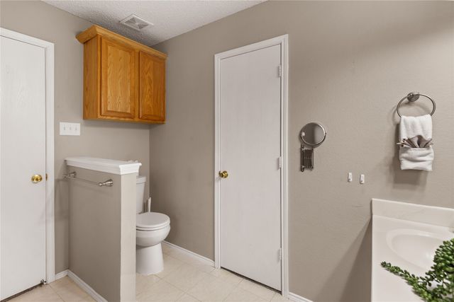 817 Amber Drive, Saginaw, TX 76179