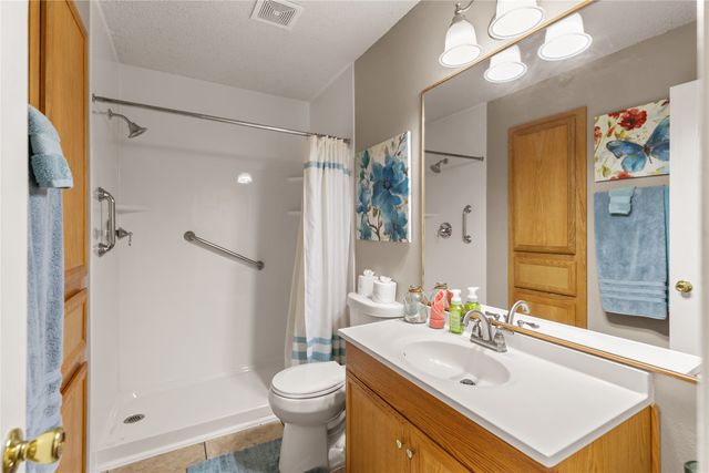 817 Amber Drive, Saginaw, TX 76179