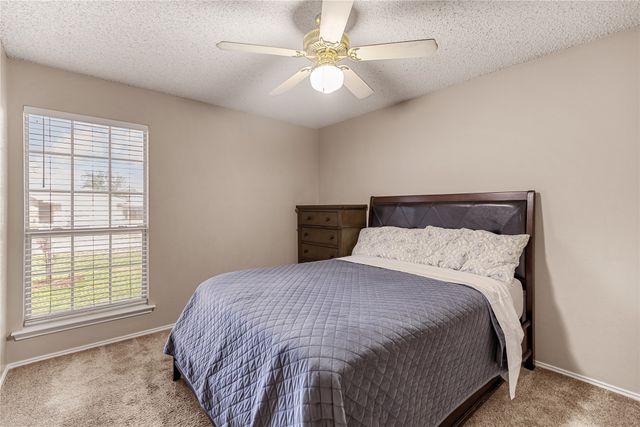 817 Amber Drive, Saginaw, TX 76179