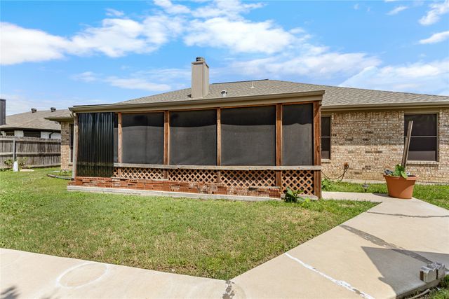 817 Amber Drive, Saginaw, TX 76179