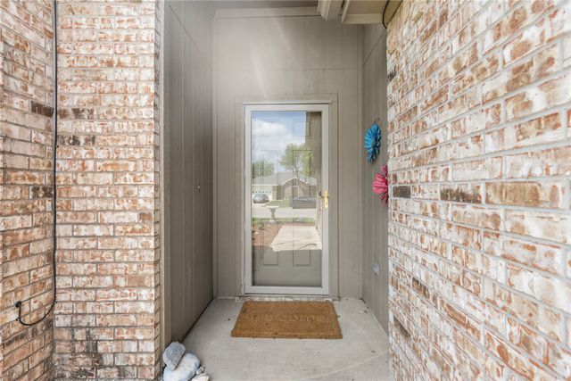 817 Amber Drive, Saginaw, TX 76179