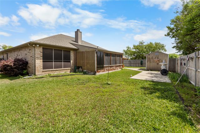 817 Amber Drive, Saginaw, TX 76179