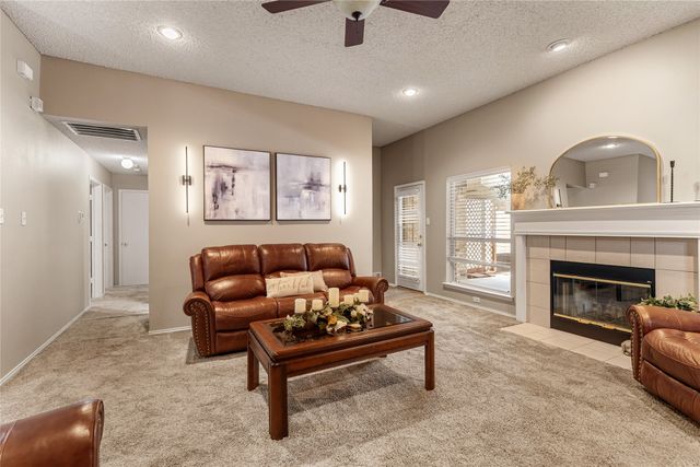 817 Amber Drive, Saginaw, TX 76179