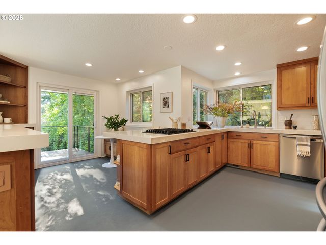 25 BECKET St, Lake Oswego, OR 97035