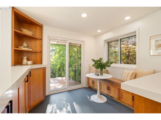 25 BECKET St, Lake Oswego, OR 97035