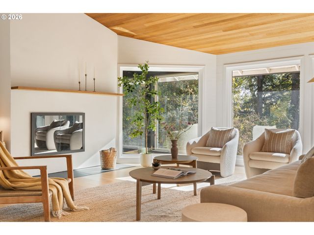 25 BECKET St, Lake Oswego, OR 97035
