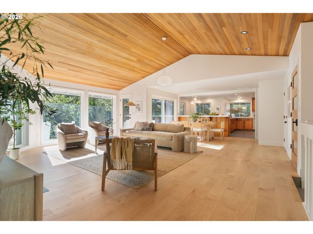 25 BECKET St, Lake Oswego, OR 97035