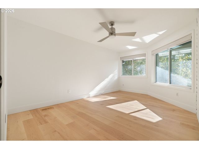 25 BECKET St, Lake Oswego, OR 97035