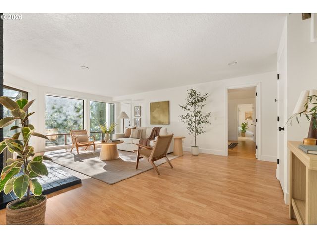 25 BECKET St, Lake Oswego, OR 97035