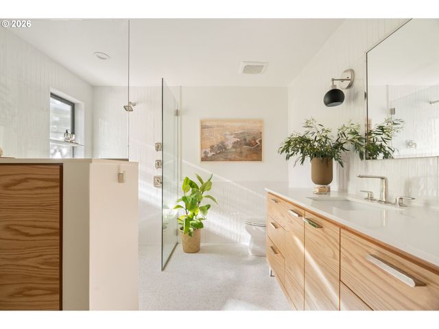25 BECKET St, Lake Oswego, OR 97035