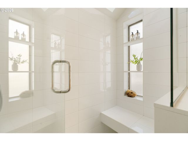 25 BECKET St, Lake Oswego, OR 97035