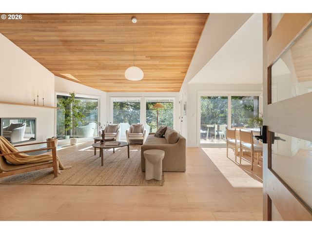 25 BECKET St, Lake Oswego, OR 97035