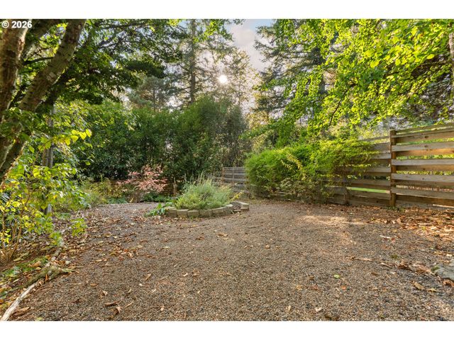 25 BECKET St, Lake Oswego, OR 97035