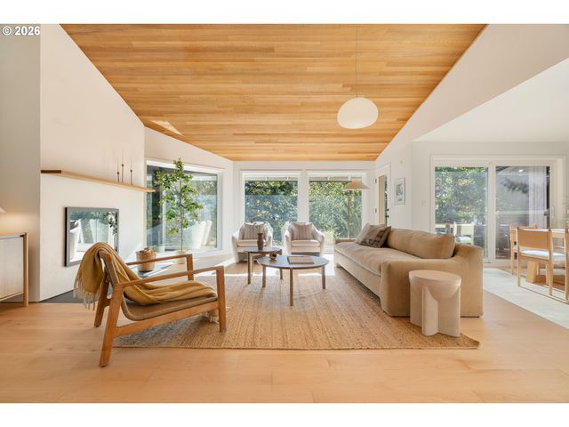 25 BECKET St, Lake Oswego, OR 97035