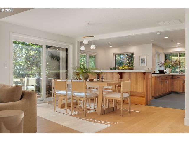 25 BECKET St, Lake Oswego, OR 97035