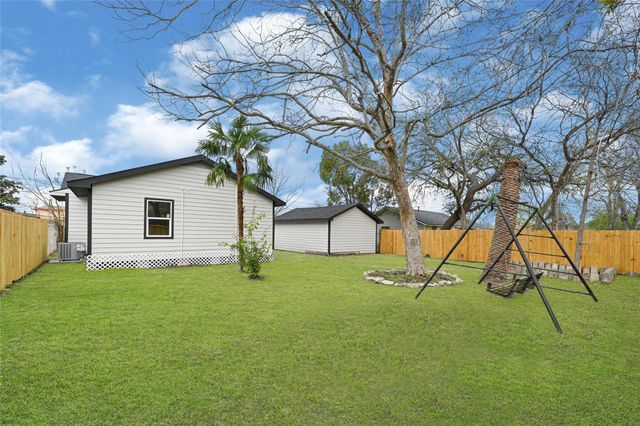 1912 Maryland Street, Baytown, TX 77520