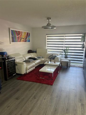 1250 SW 113th Ter 102, Pembroke Pines, FL 33025