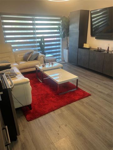 1250 SW 113th Ter 102, Pembroke Pines, FL 33025