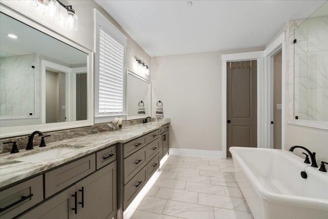 2090 GREENBRIER LAKES BLVD, Piperton, TN 38017