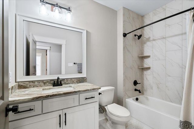 2090 GREENBRIER LAKES BLVD, Piperton, TN 38017