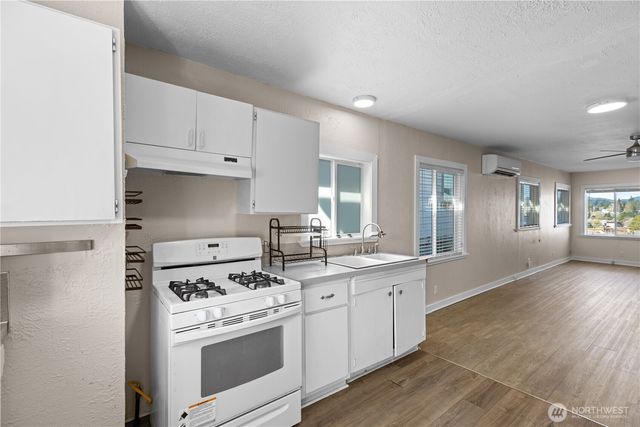 916 Pleasant Avenue, Bremerton, WA 98337