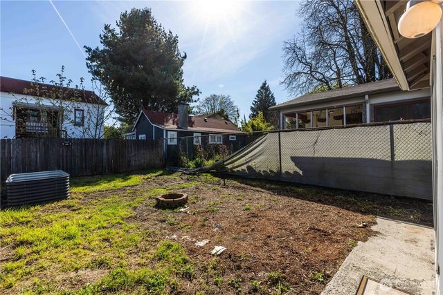 916 Pleasant Avenue, Bremerton, WA 98337