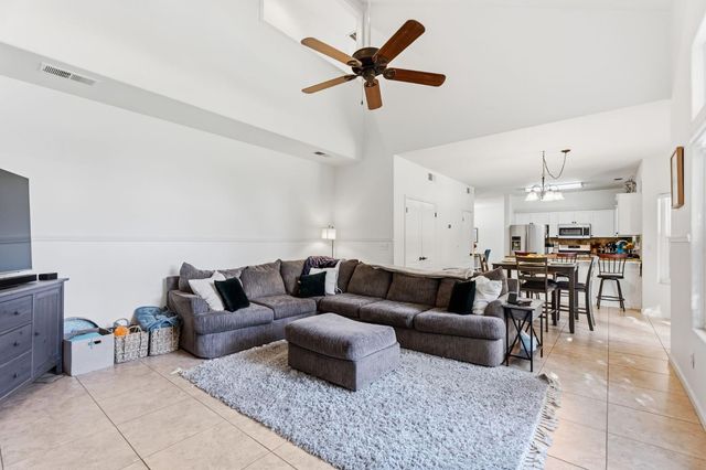2613 Applegate Avenue, Clovis, CA 93611
