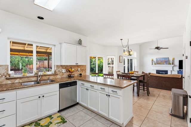 2613 Applegate Avenue, Clovis, CA 93611