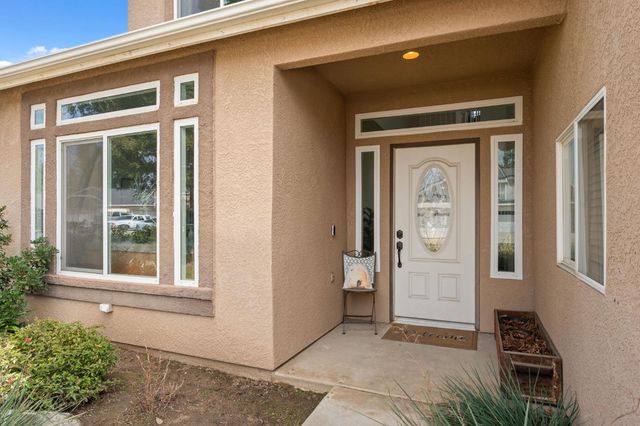2613 Applegate Avenue, Clovis, CA 93611