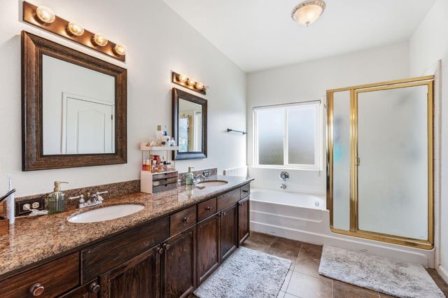 2613 Applegate Avenue, Clovis, CA 93611