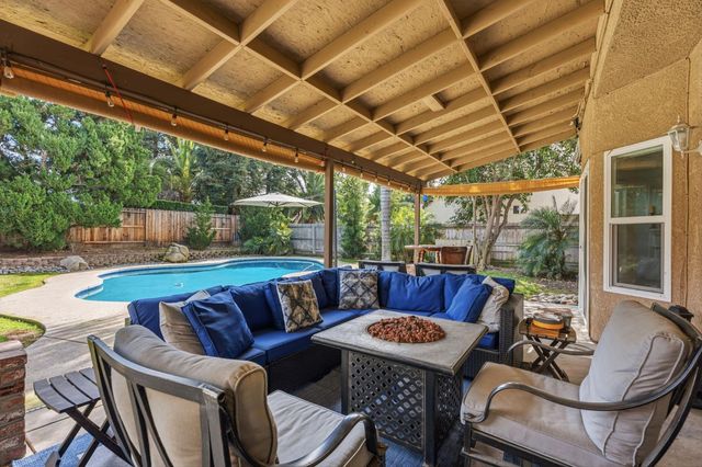 2613 Applegate Avenue, Clovis, CA 93611