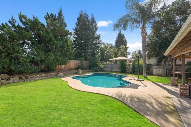 2613 Applegate Avenue, Clovis, CA 93611