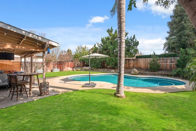 2613 Applegate Avenue, Clovis, CA 93611