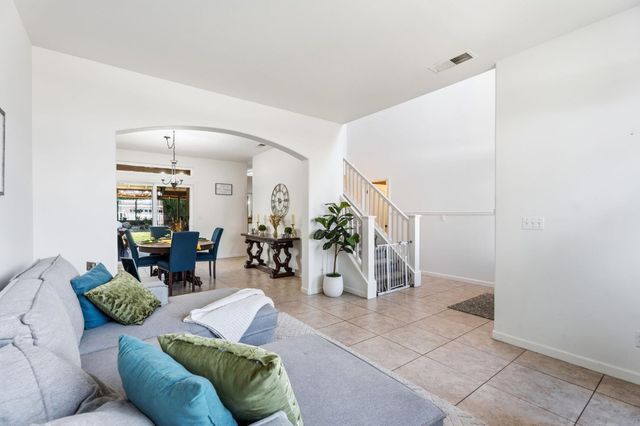 2613 Applegate Avenue, Clovis, CA 93611