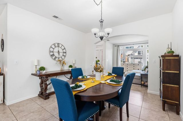2613 Applegate Avenue, Clovis, CA 93611